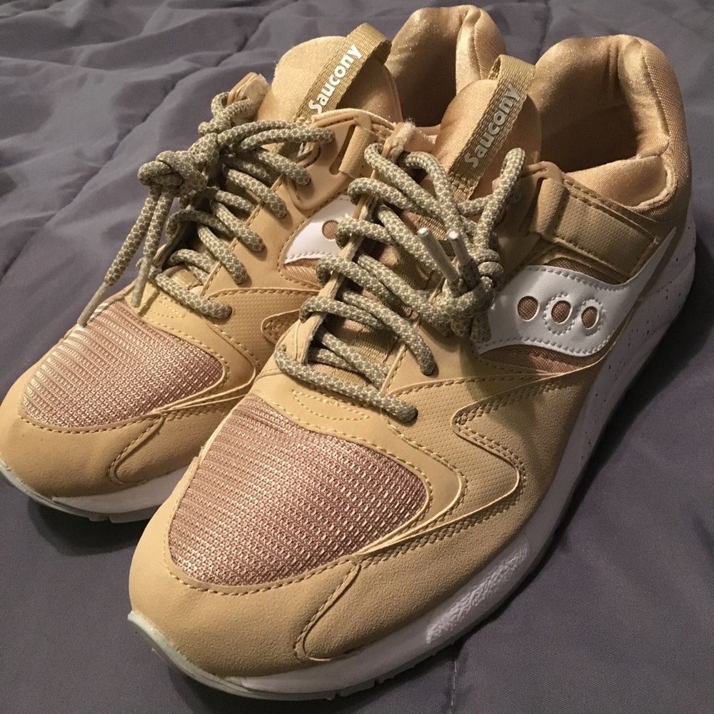 Wheat/white saucony grid 9000 size 9.5